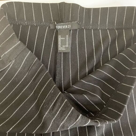 Forever 21| Skinny| Pin striped| Medium| Cotton| Has Stretch - Picture 6 of 8